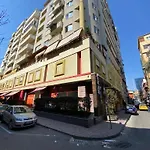Retreat Apartahotel 3*