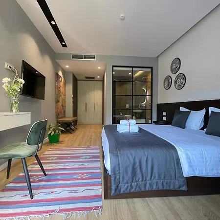 Retreat 4* تيرانا