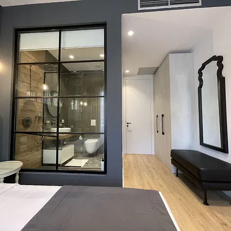Retreat Aparthotel 3*