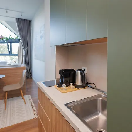 Retreat تيرانا