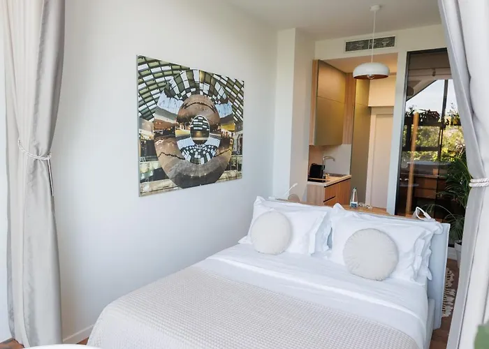 Retreat Aparthotel 4*